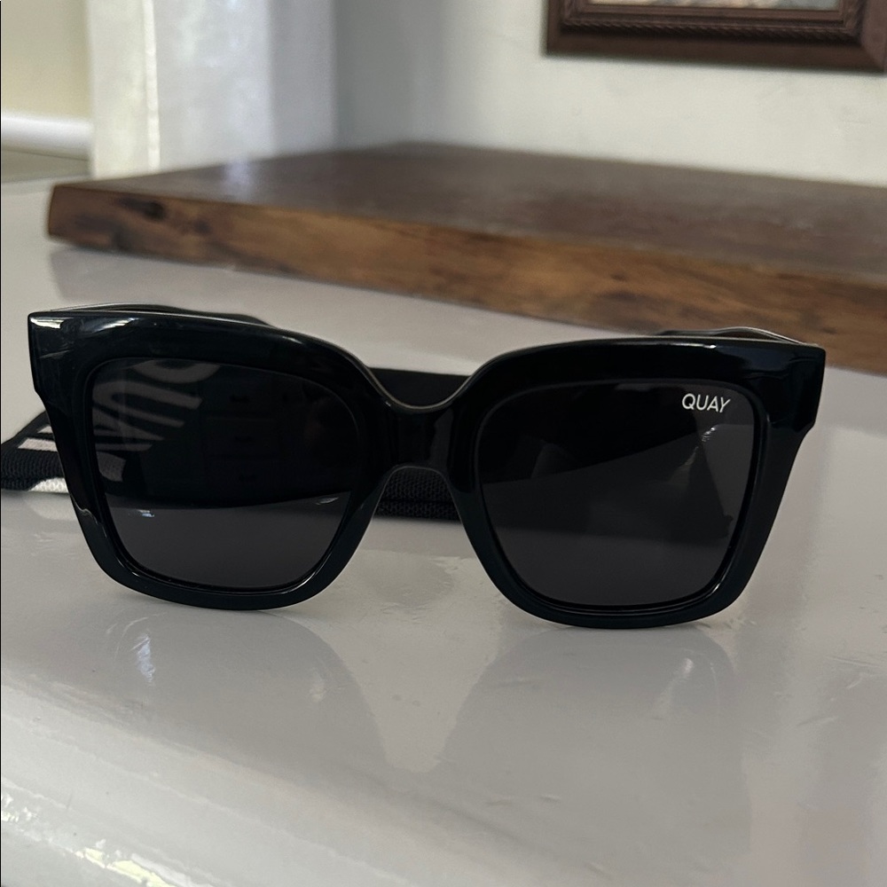 Quay Australia Black Square-Frame Sunglasses for Women - Picture 4 of 5